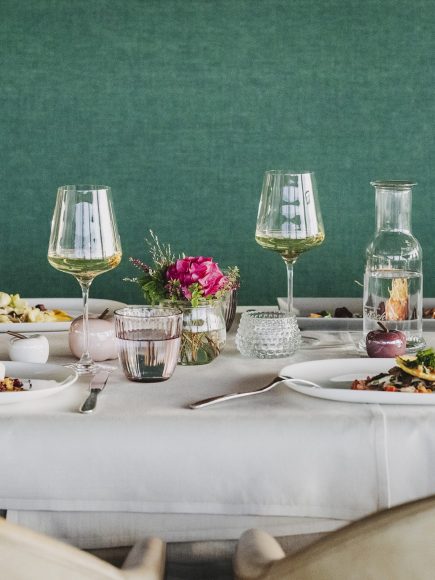 Ein Tisch voller Speisen